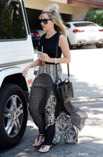 Ashley Tisdale feet photo thumbnail