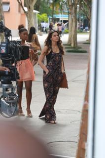 Bruna Marquezine feet photo thumbnail