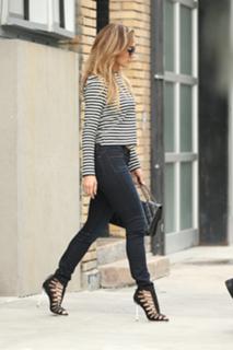Jennifer Lopez feet photo thumbnail