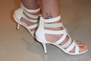 Sarah Michelle Gellar feet photo thumbnail