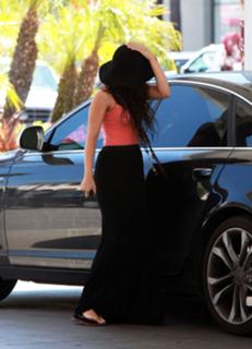 Vanessa Hudgens feet photo thumbnail