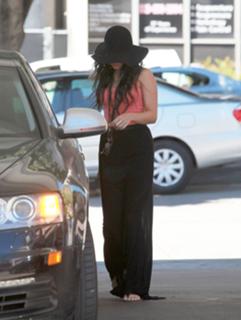 Vanessa Hudgens feet photo thumbnail