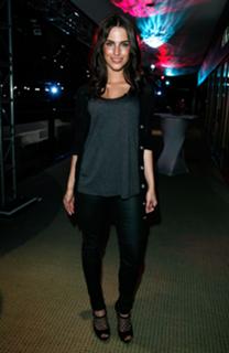 Jessica Lowndes feet photo thumbnail