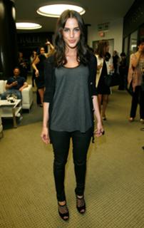 Jessica Lowndes feet photo thumbnail