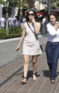 Emmy Rossum feet photo thumbnail