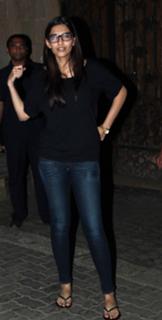 Sonam Kapoor feet photo thumbnail