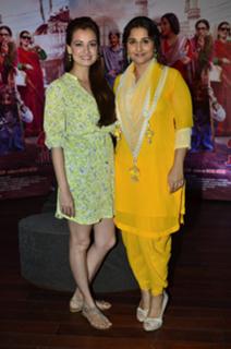 Dia Mirza feet photo thumbnail