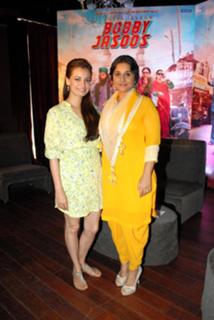 Dia Mirza feet photo thumbnail