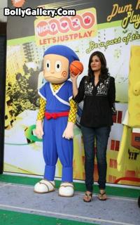 Raveena Tandon feet photo thumbnail