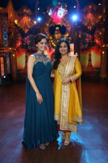 Dia Mirza feet photo thumbnail
