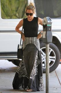 Ashley Tisdale feet photo thumbnail