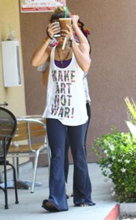 Vanessa Hudgens feet photo thumbnail