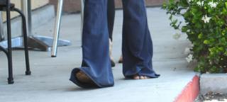 Vanessa Hudgens feet photo thumbnail