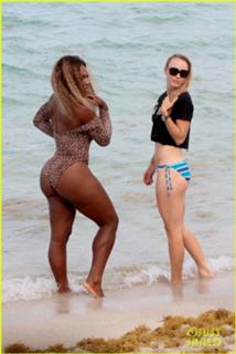 Serena Williams feet photo thumbnail