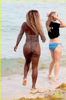 Serena Williams feet photo thumbnail