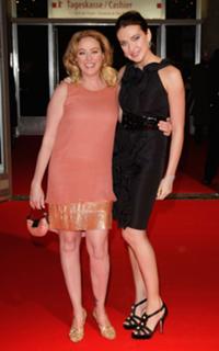 Virginia Madsen feet photo thumbnail