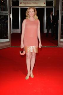 Virginia Madsen feet photo thumbnail