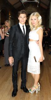Pixie Lott feet photo thumbnail