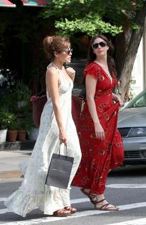 Liv Tyler feet photo thumbnail