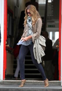 Elle Macpherson feet photo thumbnail