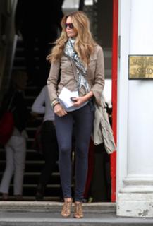 Elle Macpherson feet photo thumbnail