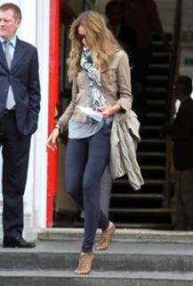 Elle Macpherson feet photo thumbnail