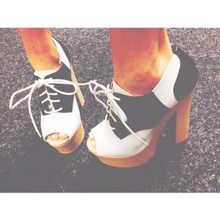 Daniella Monet feet photo thumbnail