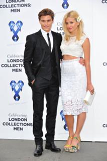 Pixie Lott feet photo thumbnail