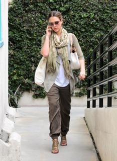 Jessica Alba feet photo thumbnail