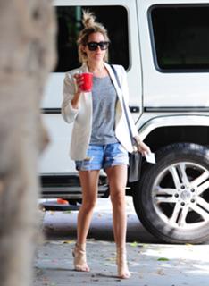 Ashley Tisdale feet photo thumbnail