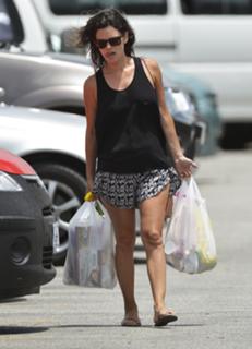 Rachel Bilson feet photo thumbnail