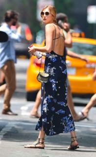 Karlie Kloss feet photo thumbnail