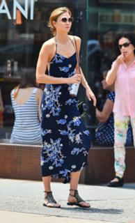 Karlie Kloss feet photo thumbnail