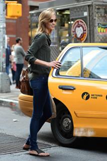 Karlie Kloss feet photo thumbnail