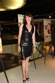 Lucy Lawless feet photo thumbnail