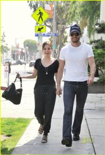 Sophia Bush feet photo thumbnail
