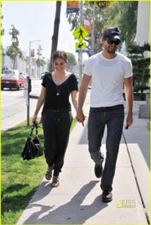 Sophia Bush feet photo thumbnail