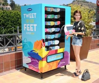 Emma Roberts feet photo thumbnail