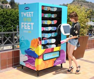 Emma Roberts feet photo thumbnail