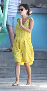 Rachel Bilson feet photo thumbnail