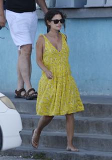Rachel Bilson feet photo thumbnail