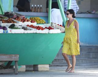 Rachel Bilson feet photo thumbnail