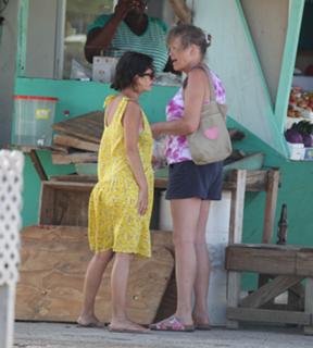 Rachel Bilson feet photo thumbnail