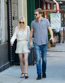 Dakota Fanning feet photo thumbnail