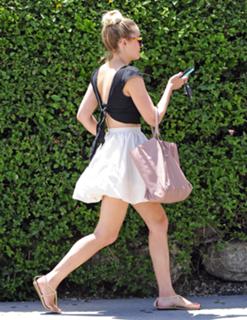 Lauren Conrad feet photo thumbnail