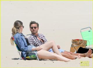 Khloé Kardashian feet photo thumbnail