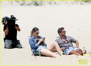 Khloé Kardashian feet photo thumbnail