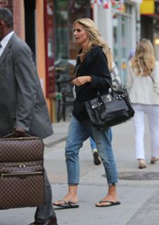 Heidi Klum feet photo thumbnail