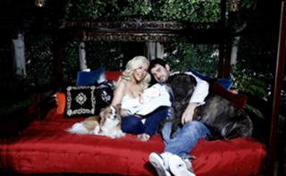 Christina Aguilera feet photo thumbnail
