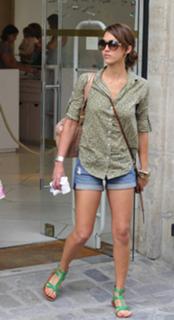 Jessica Alba feet photo thumbnail
